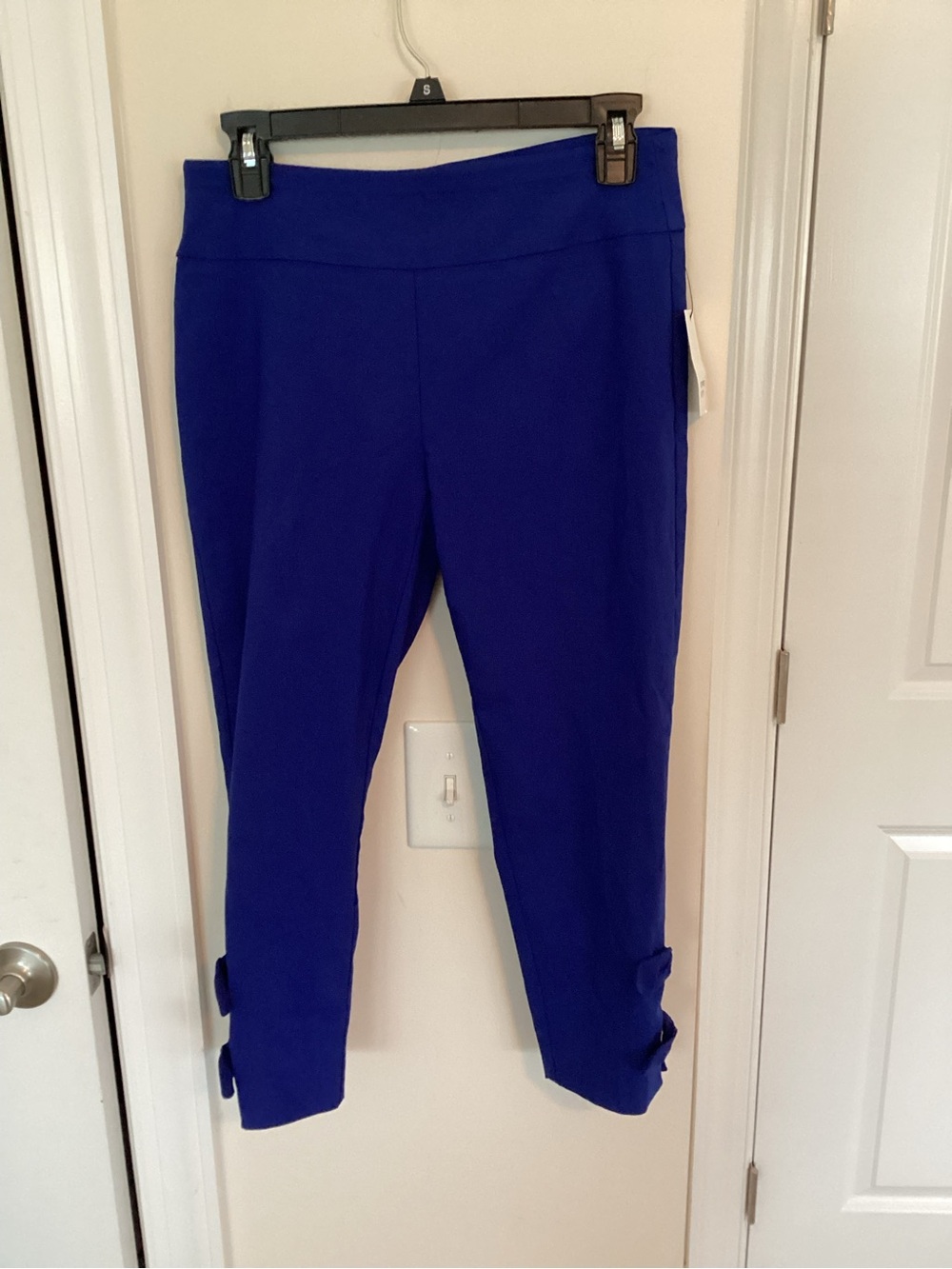 Crown & Ivy Blue Capri Pants with Bow Detail at Hem,  4 petite
